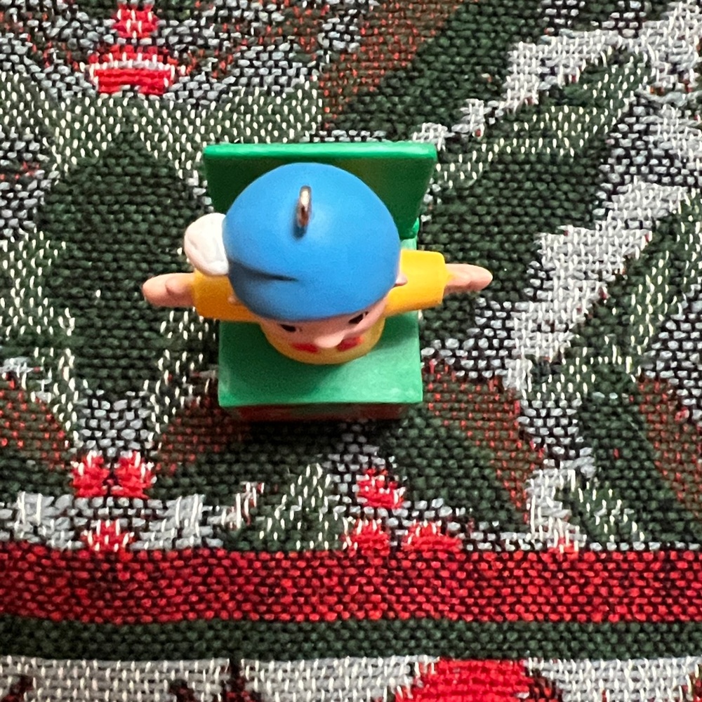 Hallmark A Springy Surprise Member Exclusive 2014 ornament - Picture 10 of 12